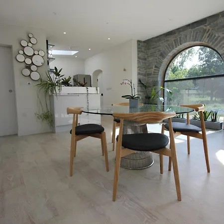 The Old Poolhouse Apartman *