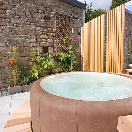 The Old Poolhouse * Bentham